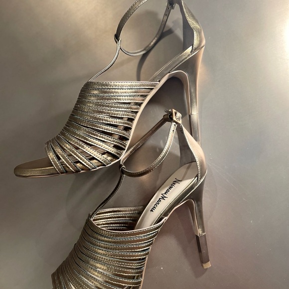 Neiman Marcus Gold leather stiletto heels with ankle strap. Size 10. - Picture 4 of 12